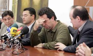 Paco Bustos, emocionat en anunciar la seva renúncia